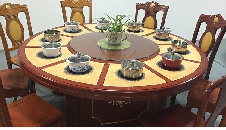 高档火锅餐桌实拍图片