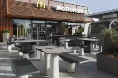 麦当劳使用的便捷式室外餐桌椅